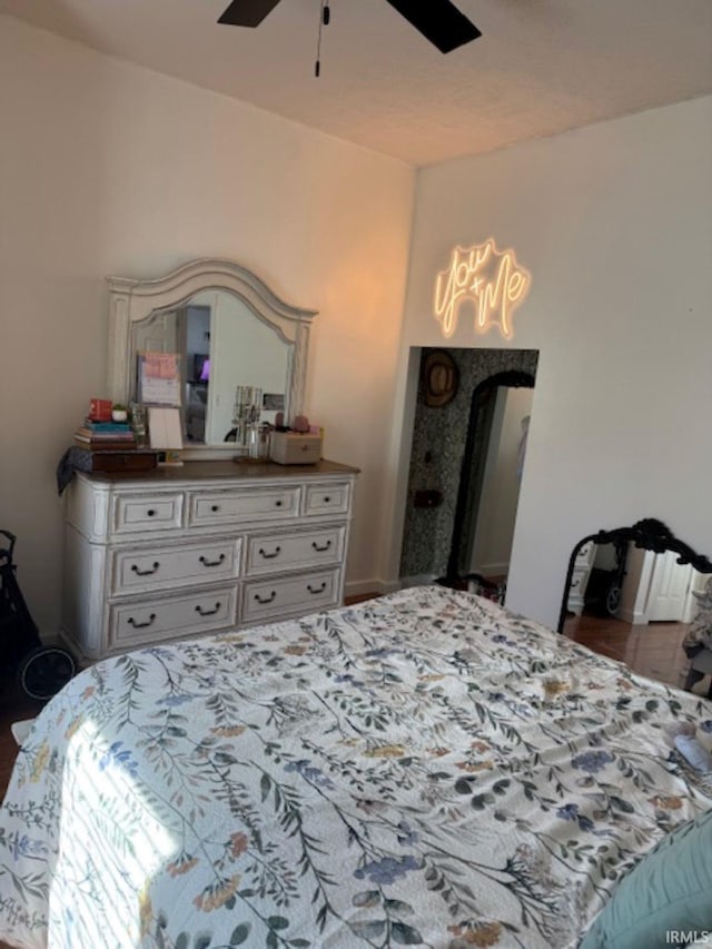 bedroom with a ceiling fan and arched walkways