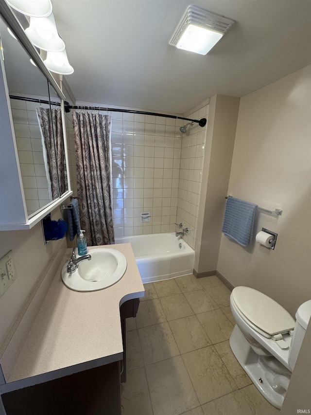 full bathroom with toilet, shower / tub combo, visible vents, vanity, and baseboards