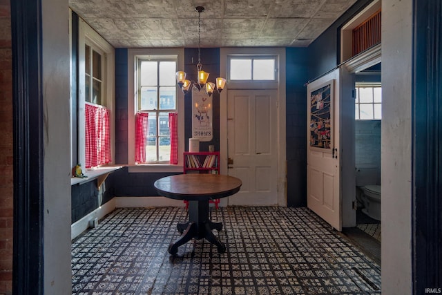 entryway with an inviting chandelier