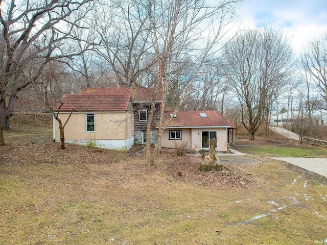 view of front of home with a front lawn and stucco siding