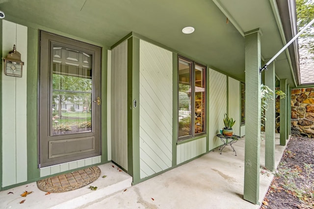 entrance to property featuring covered porch