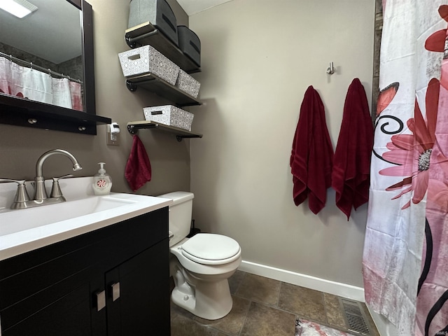 full bath featuring visible vents, toilet, vanity, and baseboards