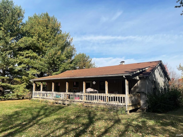 view of front of home with a front yard