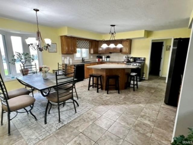 dining area featuring a textured ceiling and a notable chandelier