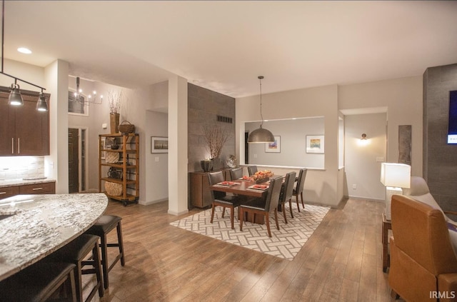 dining room featuring a chandelier, light wood-type flooring, visible vents, and recessed lighting