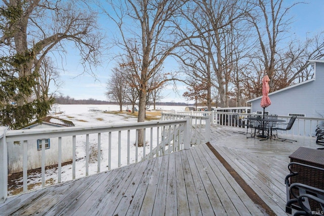 deck with outdoor dining space