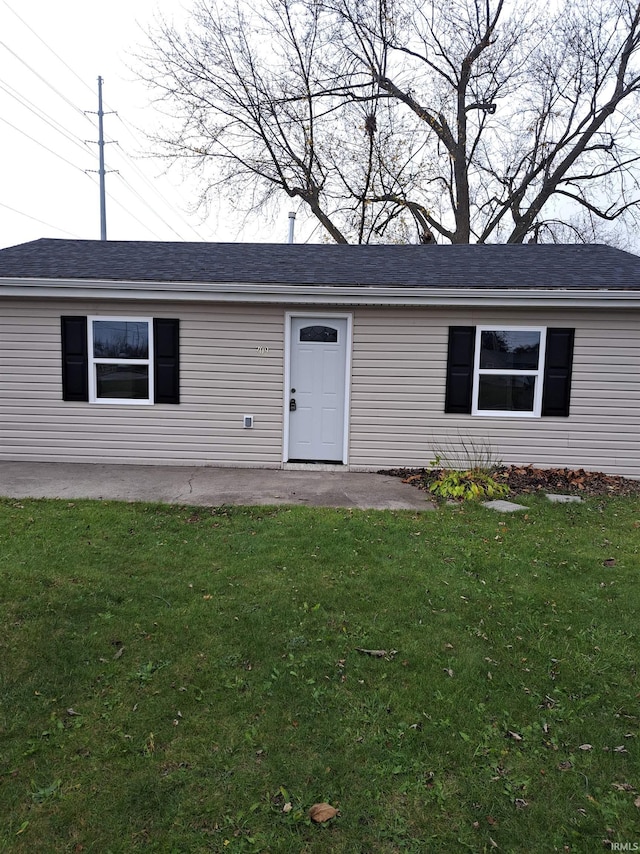 view of front of house featuring a front yard