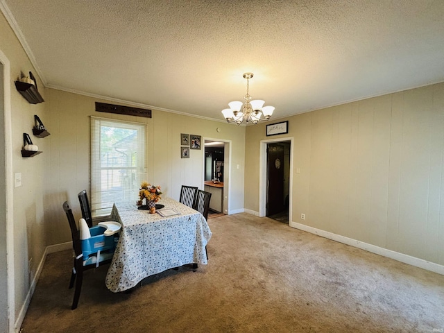 dining area with a textured ceiling, a notable chandelier, carpet flooring, baseboards, and crown molding