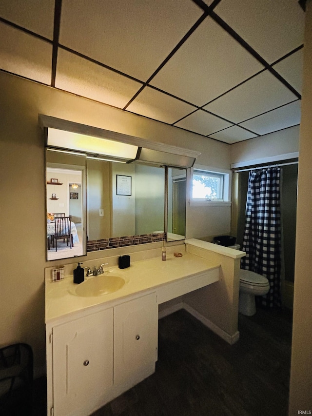 bathroom featuring a shower with curtain, vanity, and toilet