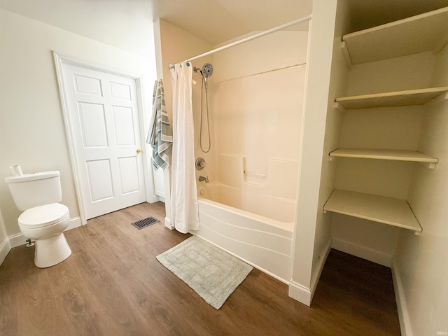 bathroom featuring shower / tub combo, baseboards, visible vents, toilet, and wood finished floors