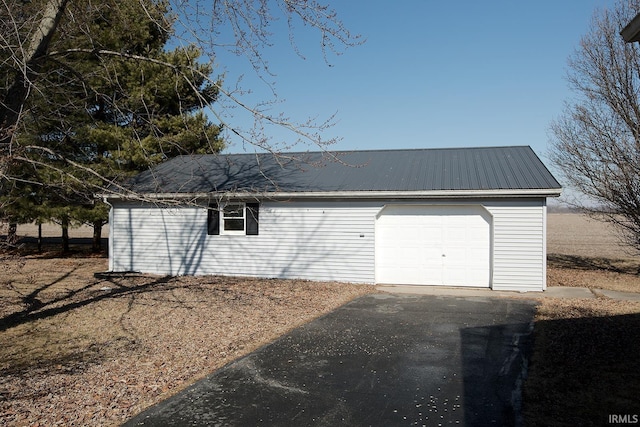 garage with aphalt driveway