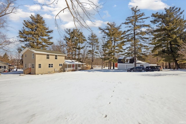 view of yard layered in snow