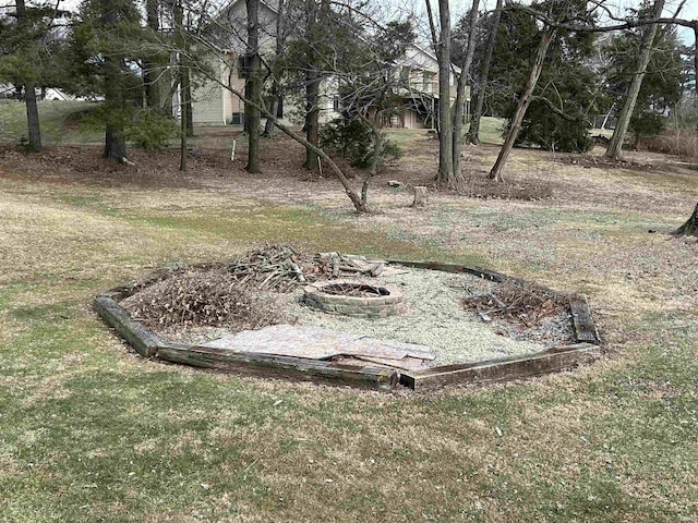 view of yard featuring an outdoor fire pit