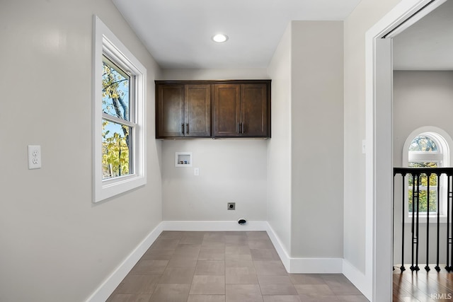 laundry area with plenty of natural light, baseboards, and washer hookup