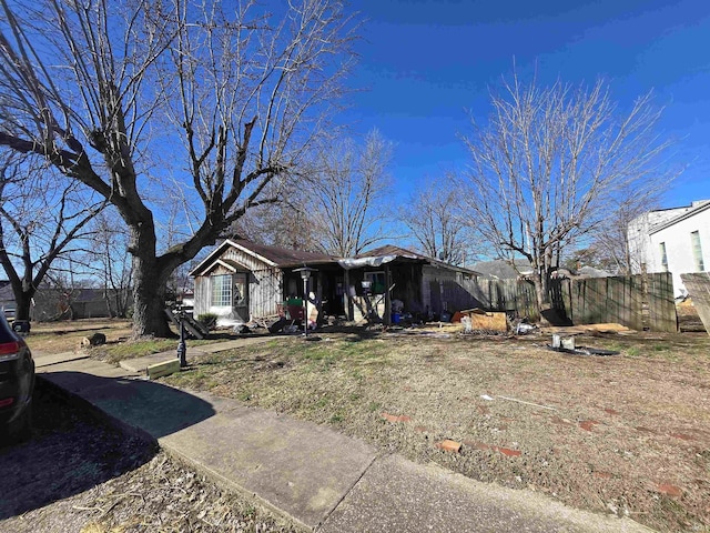 view of front of house featuring fence