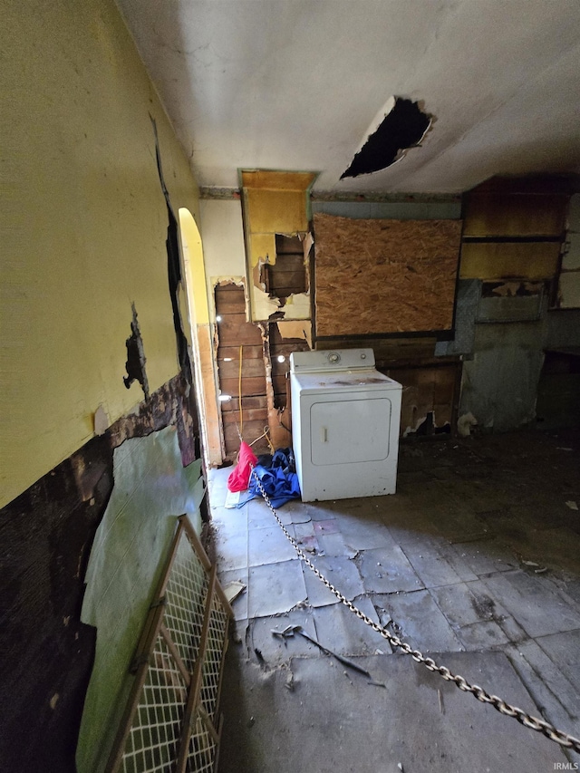 miscellaneous room with washer / dryer