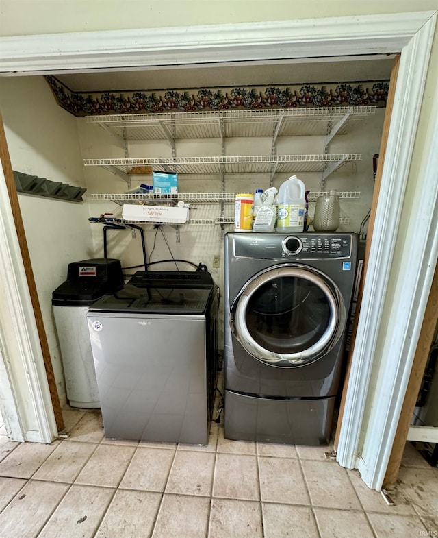 clothes washing area featuring laundry area and washing machine and dryer