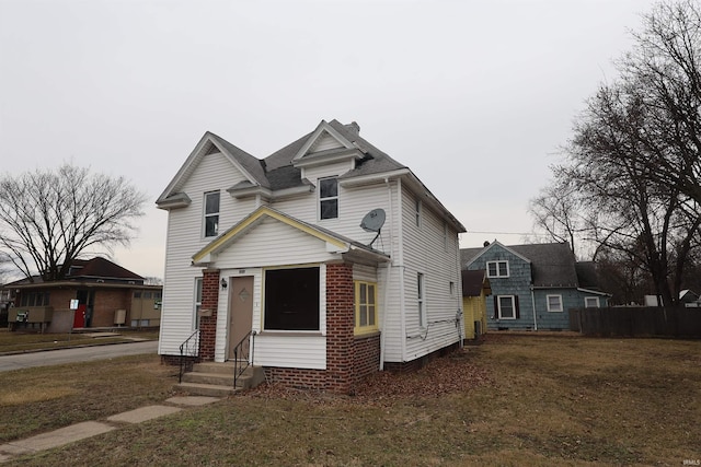 view of front of property featuring entry steps and a front lawn