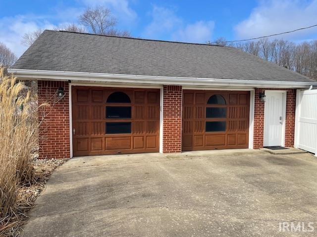 view of detached garage