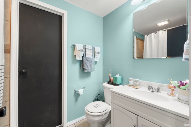 bathroom featuring toilet, a shower with shower curtain, and vanity