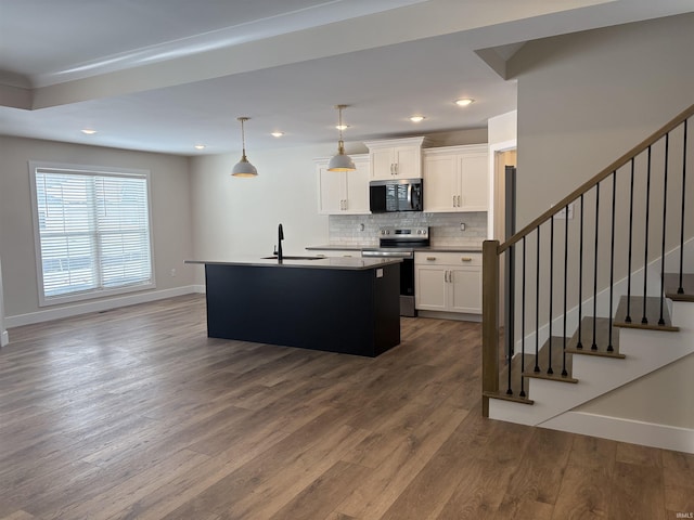 kitchen with dark wood-style flooring, tasteful backsplash, appliances with stainless steel finishes, white cabinets, and baseboards