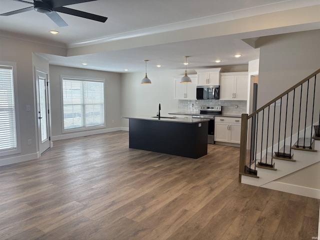 kitchen featuring tasteful backsplash, dark wood-style floors, stainless steel electric range, white cabinetry, and a sink