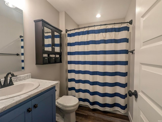 full bath with toilet, a shower with curtain, wood finished floors, vanity, and recessed lighting