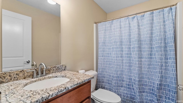 full bathroom featuring curtained shower, vanity, and toilet