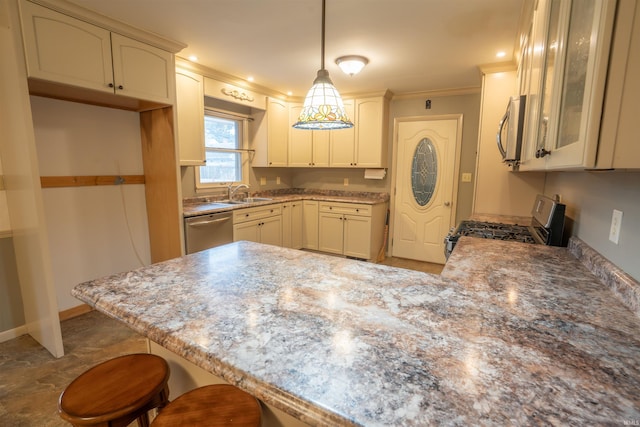 kitchen featuring pendant lighting, crown molding, stainless steel appliances, a sink, and a peninsula