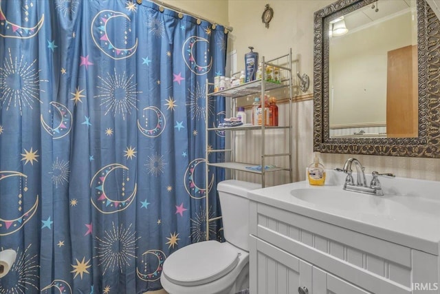 full bath featuring a shower with shower curtain, vanity, and toilet