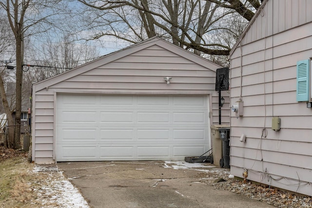 view of detached garage