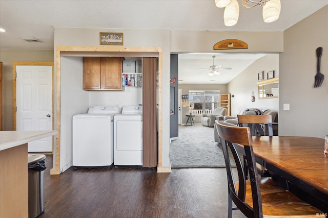 clothes washing area with dark wood-style floors, ceiling fan, washer and clothes dryer, and cabinet space