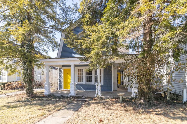 view of front of house with a porch