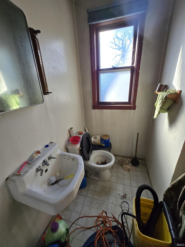 bathroom featuring a sink and tile patterned floors