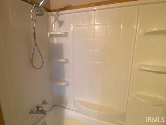 bathroom featuring shower / bathing tub combination