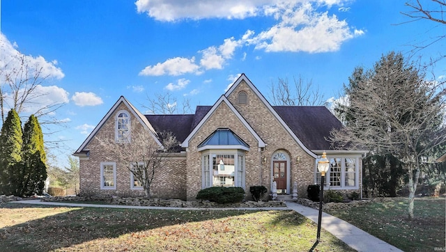 view of front of house featuring a front lawn and brick siding