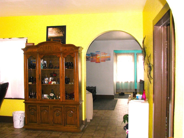 dining room featuring arched walkways