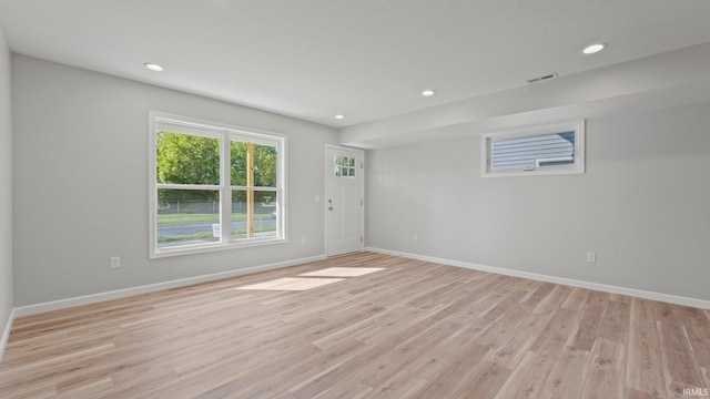 spare room with light wood-style floors, recessed lighting, visible vents, and baseboards