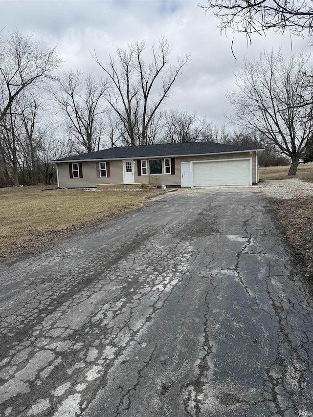 view of front of home featuring a garage, driveway, and a front lawn