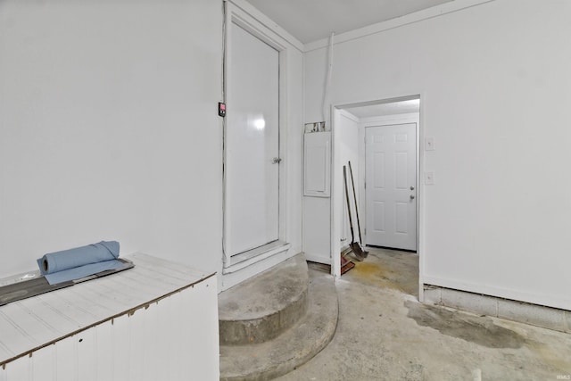 bathroom featuring concrete flooring