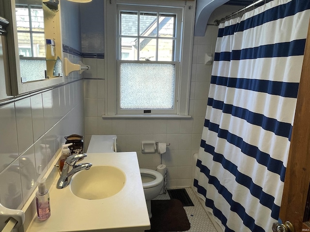 bathroom featuring a shower with curtain, tile walls, toilet, and vanity