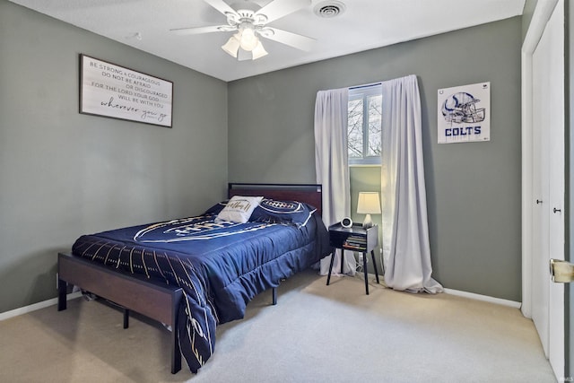 bedroom with carpet floors, baseboards, visible vents, and ceiling fan