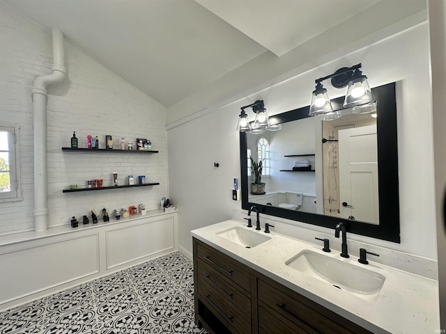 full bath with vaulted ceiling, a sink, a shower with shower curtain, and double vanity