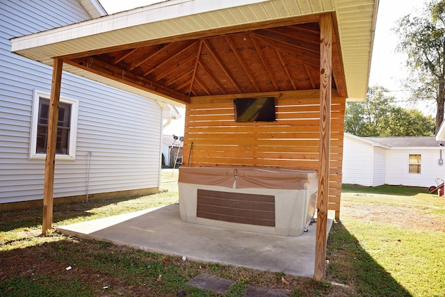 view of patio featuring a hot tub