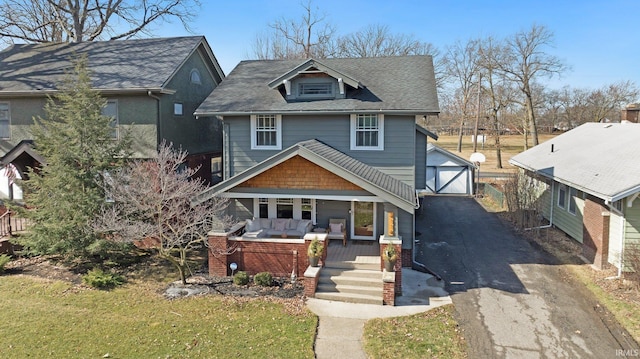 view of front facade featuring covered porch and aphalt driveway