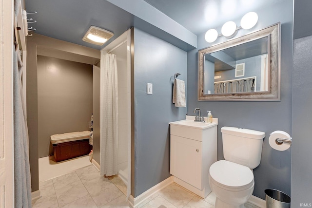 bathroom with a shower with shower curtain, vanity, toilet, and baseboards