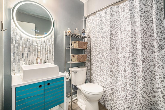 full bathroom with a shower with shower curtain, vanity, and toilet