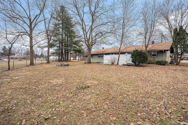 view of yard featuring fence