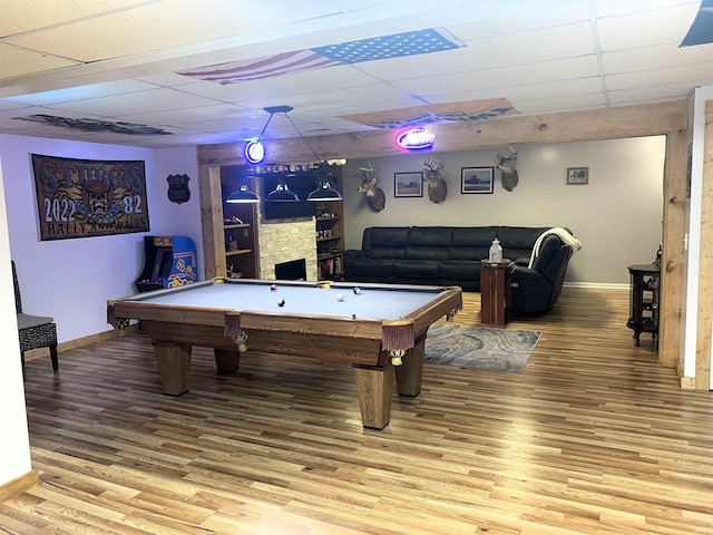 playroom featuring light wood-style floors, billiards, baseboards, and a drop ceiling