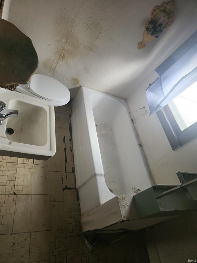 bathroom featuring a sink and toilet